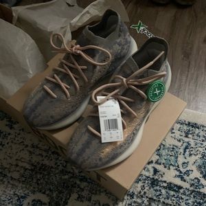 Yeezy 380 mist sz 10
